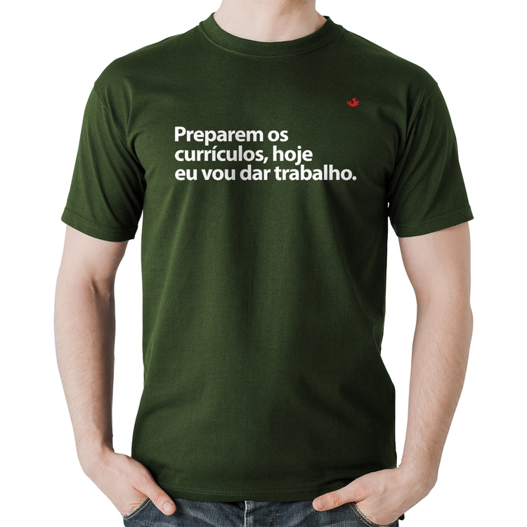 Camiseta Algodão Preparem os currículos, hoje eu vou dar trabalho - Musgo