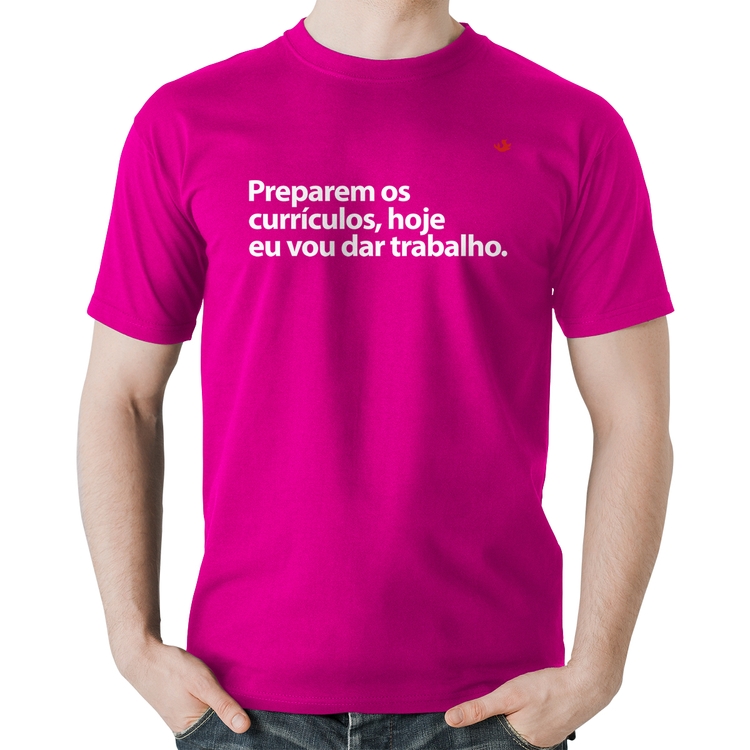 Camiseta Algodão Preparem os currículos, hoje eu vou dar trabalho - Rosa