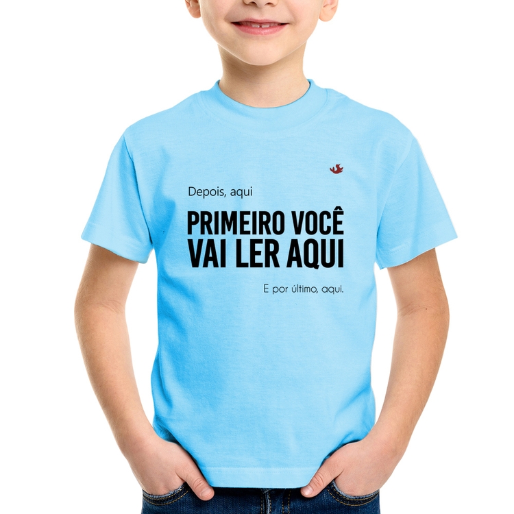 Camiseta Infantil Primeiro você vai ler aqui - Azul Bebê