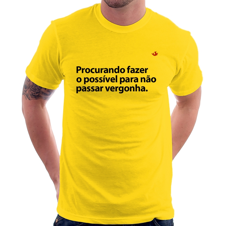 Camiseta Procurando fazer o possível para não passar vergonha - Amarela