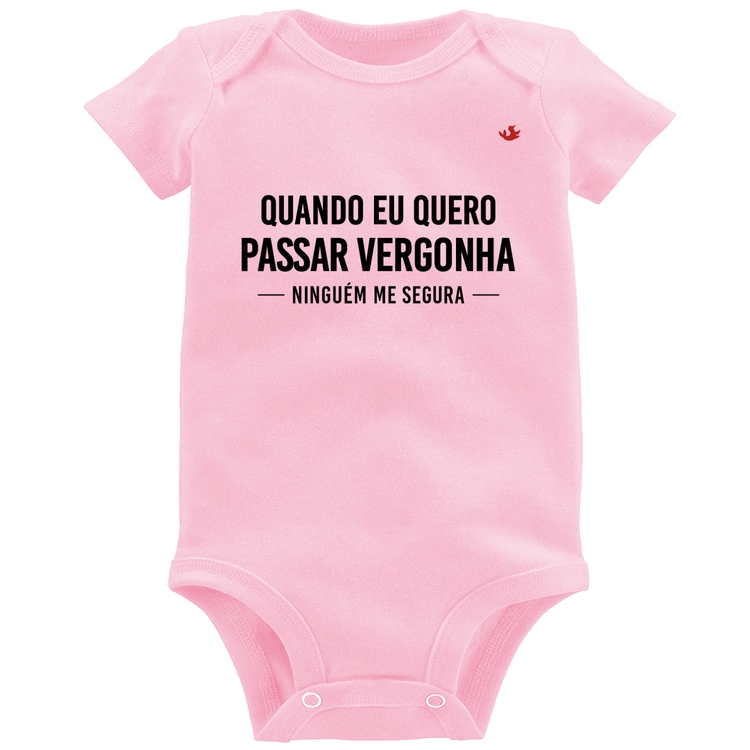 Body Bebê Quando eu quero passar vergonha ninguém me segura - Rosa Bebê