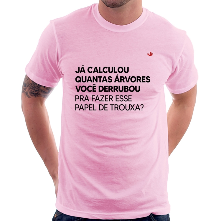Camiseta Quantas árvores você derrubou pra fazer esse papel de trouxa? - Rosa Bebê