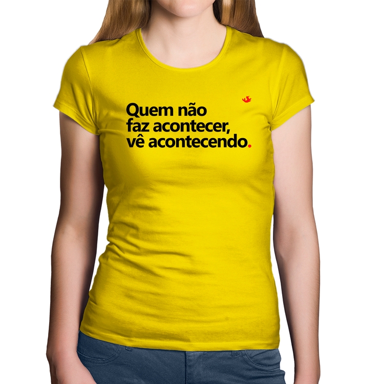 Baby Look Algodão Quem não faz acontecer, vê acontecendo - Amarela