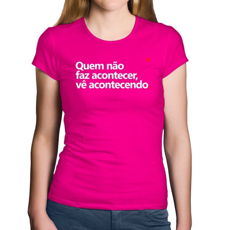 Baby Look Algodão Quem não faz acontecer, vê acontecendo - Rosa