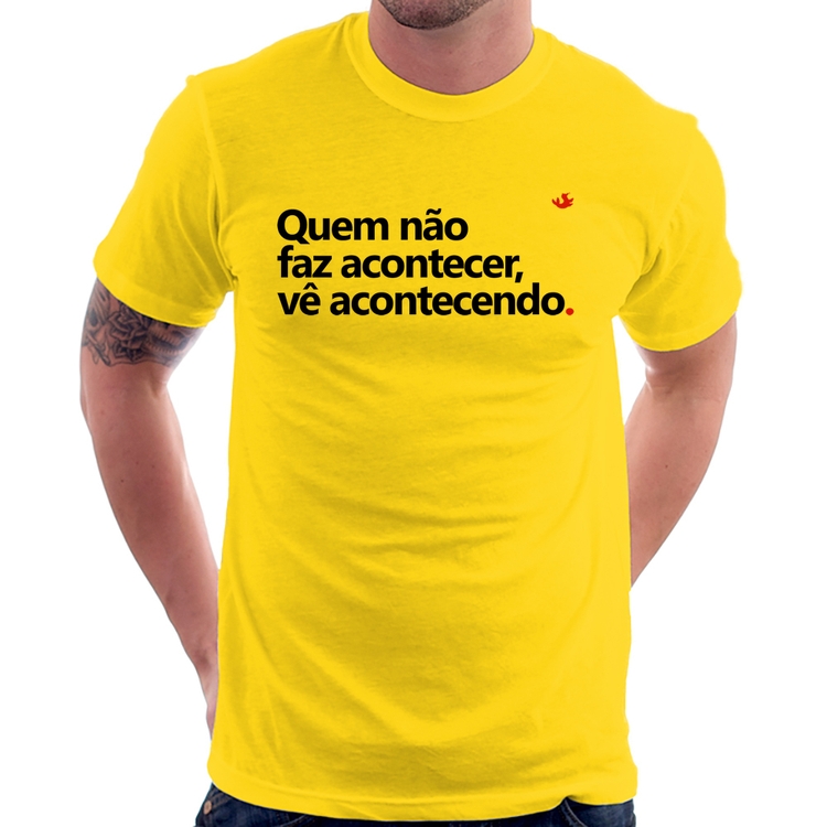 Camiseta Quem não faz acontecer, vê acontecendo - Amarela