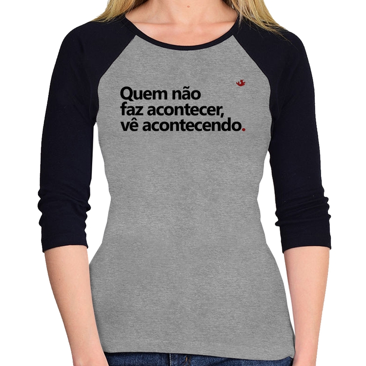 Baby Look Raglan Quem não faz acontecer, vê acontecendo Manga 3/4 - Cinza/Preto