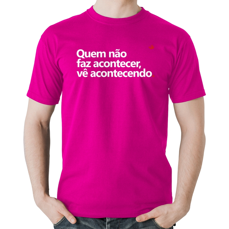 Camiseta Algodão Quem não faz acontecer, vê acontecendo - Rosa