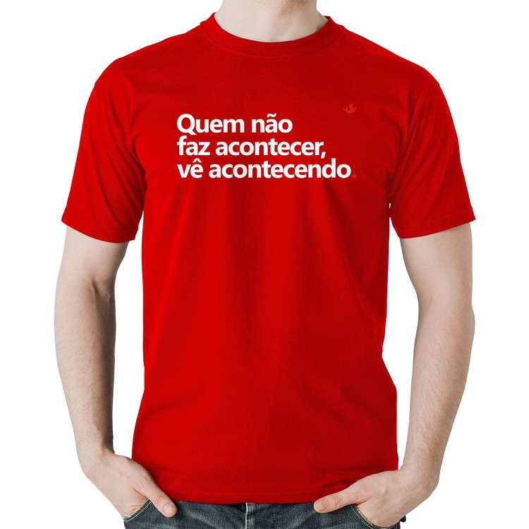 Camiseta Algodão Quem não faz acontecer, vê acontecendo - Vermelha