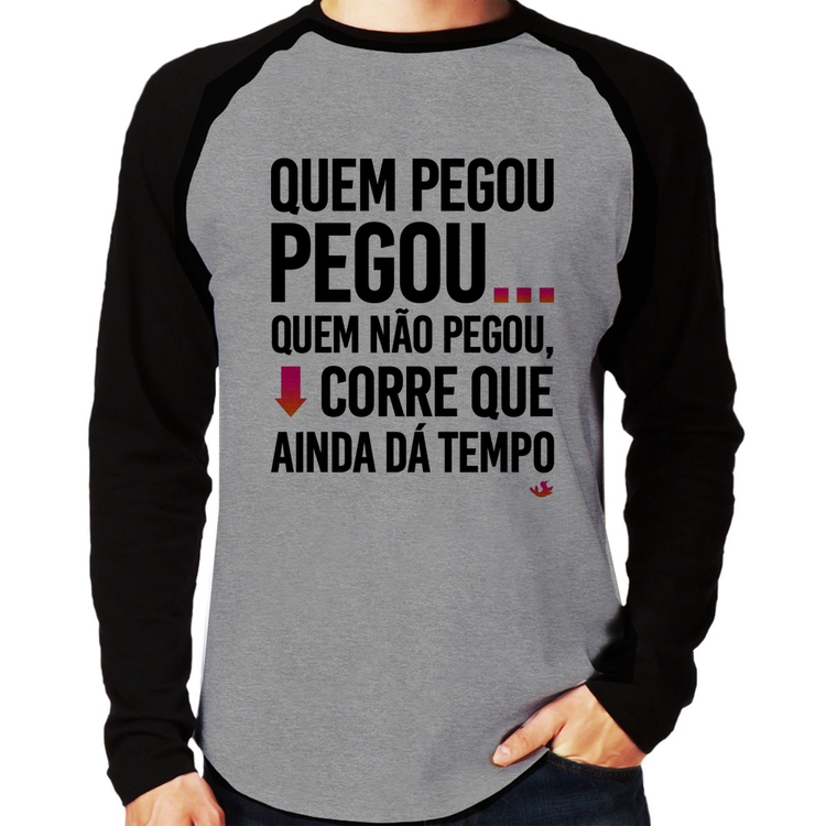 Camiseta Raglan Quem pegou, pegou Manga Longa - Cinza/Preto