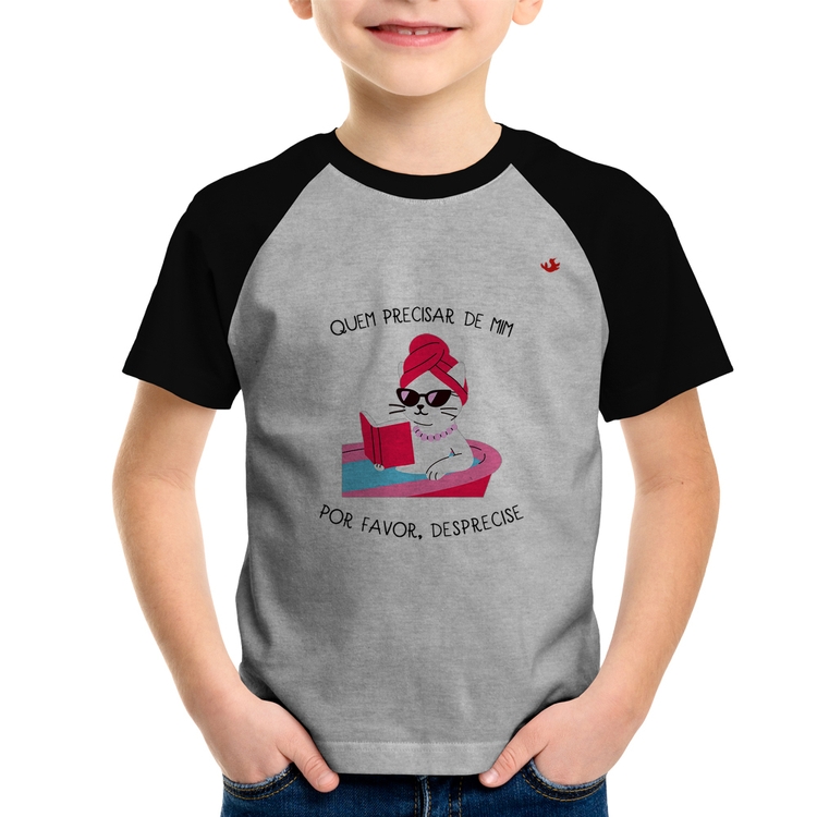 Camiseta Raglan Infantil Quem precisar de mim, desprecise - Cinza/Preto