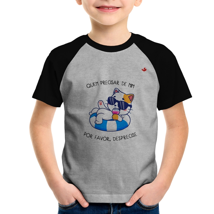 Camiseta Raglan Infantil Quem precisar de mim, por favor, desprecise - Cinza/Preto
