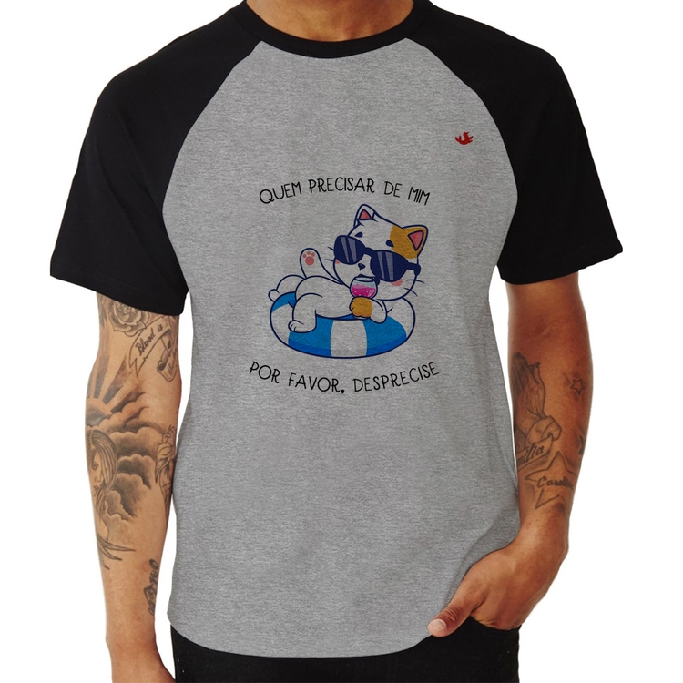 Camiseta Raglan Quem precisar de mim, por favor, desprecise - Cinza/Preto