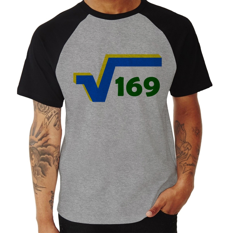 Camiseta Raglan Raiz Quadrada 169 (Cores da Bandeira) - Cinza/Preto