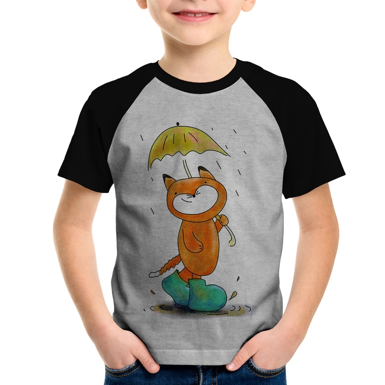 Camiseta Raglan Infantil Raposa Fofinha Na Chuva - Cinza/Preto