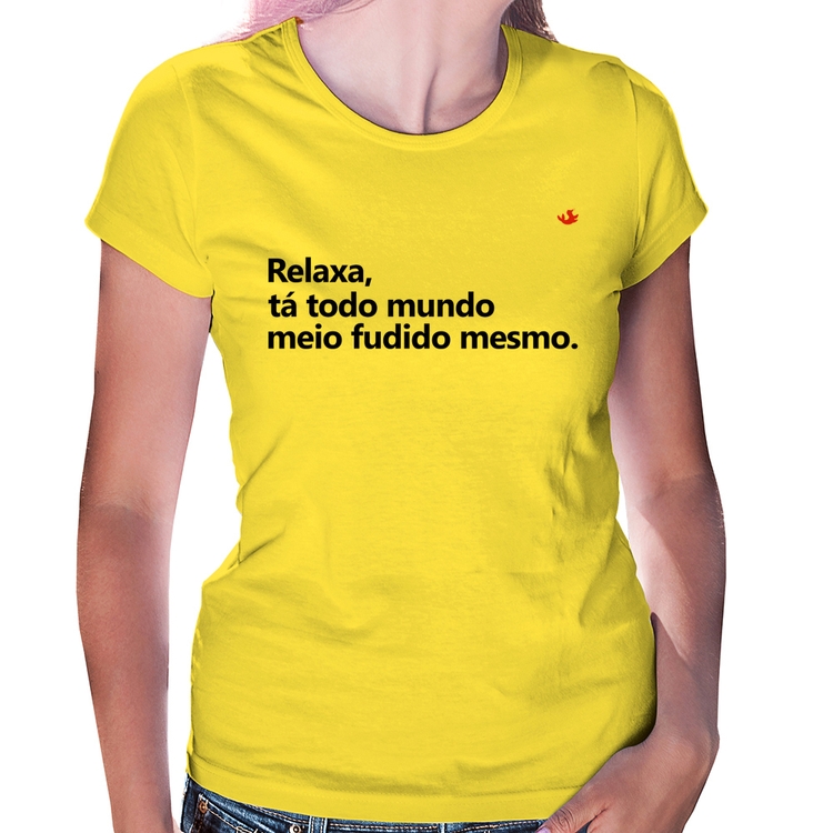 Baby Look Relaxa, tá todo mundo meio fudido mesmo - Amarela