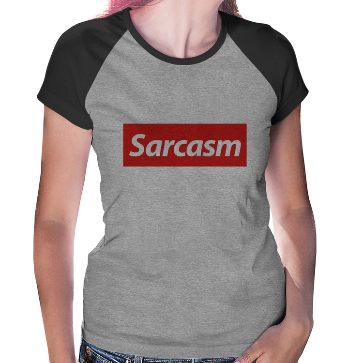 Baby Look Raglan Sarcasm - Cinza/Preto