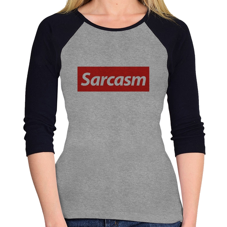 Baby Look Raglan Sarcasm Manga 3/4 - Cinza/Preto