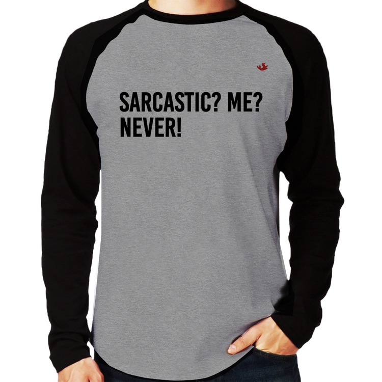 Camiseta Raglan Sarcastic? Me? Never! Manga Longa - Cinza/Preto