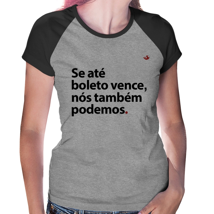 Baby Look Raglan Se até boleto vence, nós também podemos - Cinza/Preto