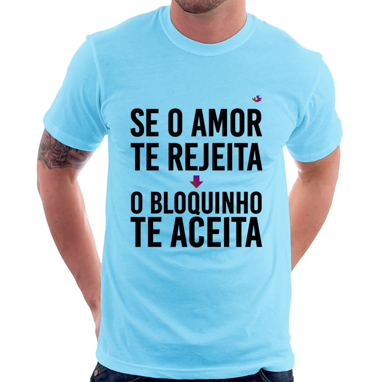 Camiseta Se o amor te rejeita, o bloquinho te aceita - Azul Bebê