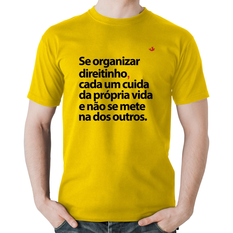 Camiseta Algodão Se organizar direitinho, cada um cuida da própria vida - Amarela