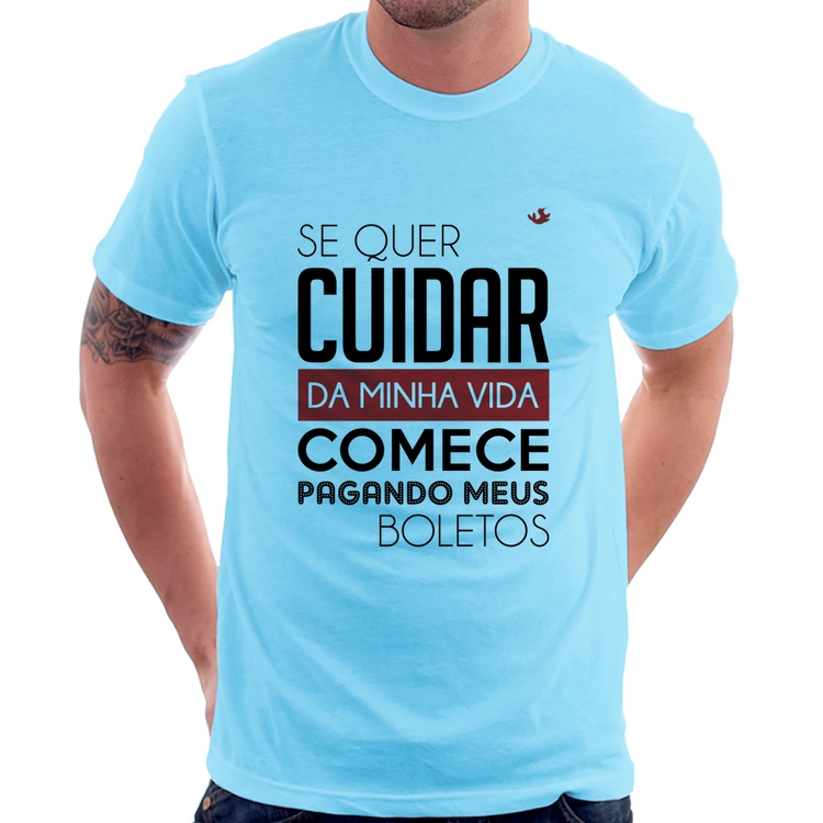 Camiseta Se quer cuidar da minha vida comece pagando meus boletos - Azul Bebê
