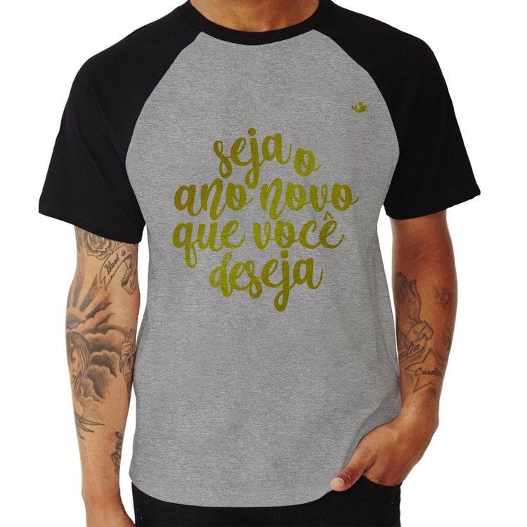 Camiseta Raglan Seja o ano novo que você deseja - Cinza/Preto