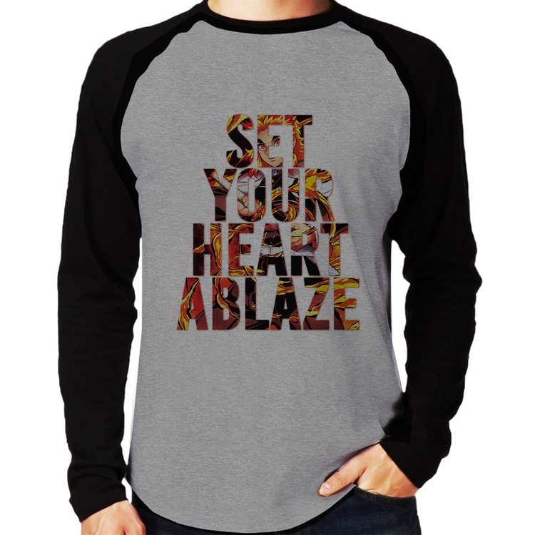 Camiseta Raglan Set your heart ablaze Manga Longa - Cinza/Preto