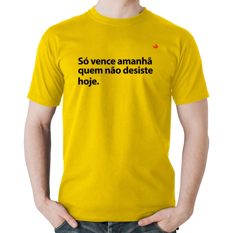 Camiseta Algodão Só vence amanhã quem não desiste hoje - Amarela
