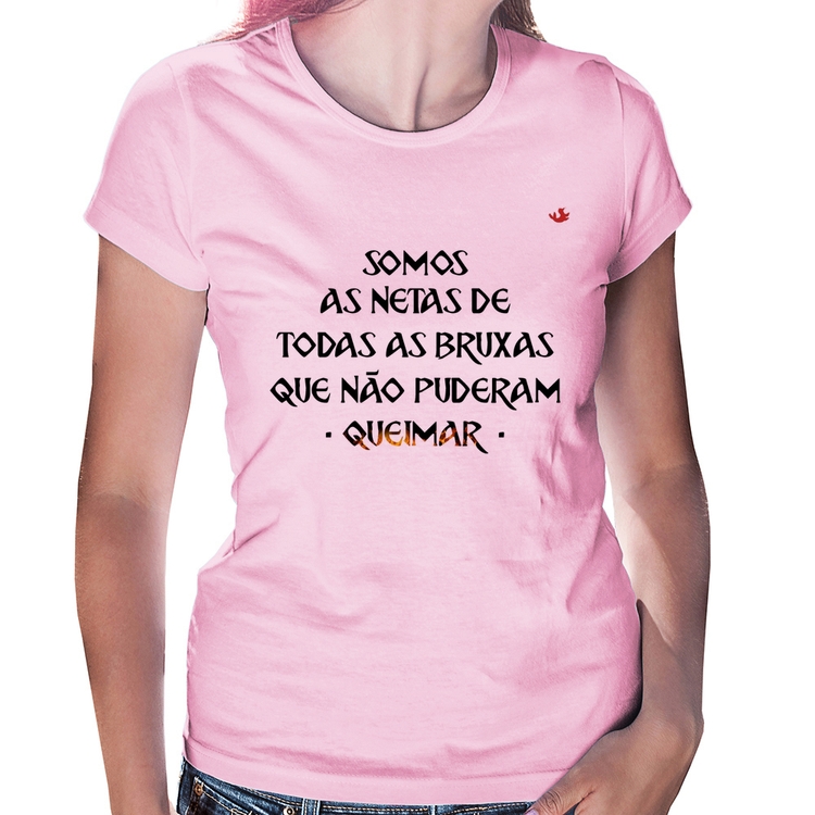 Baby Look Somos as netas de todas as bruxas que não puderam queimar - Rosa Bebê