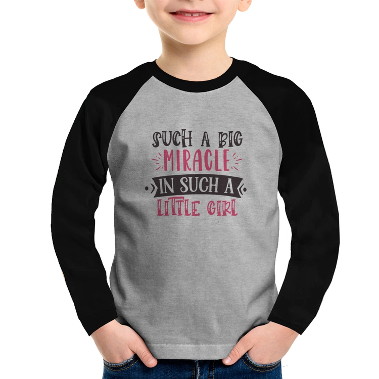 Camiseta Raglan Infantil Such a big miracle in a such litle girl Manga Longa - Cinza/Preto