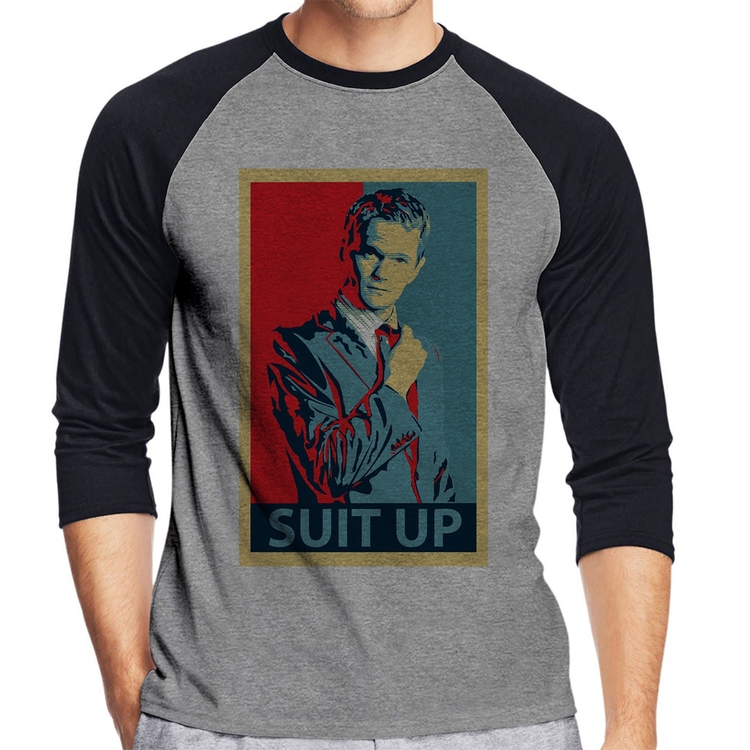 Camiseta Raglan Suit Up Barney Stinson Manga 3/4 - Cinza/Preto
