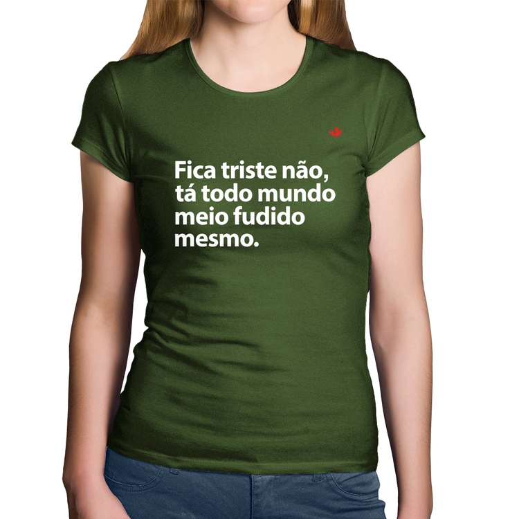 Baby Look Algodão Tá todo mundo meio fudido mesmo - Musgo