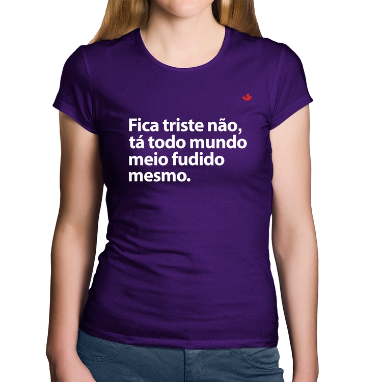 Baby Look Algodão Tá todo mundo meio fudido mesmo - Roxa