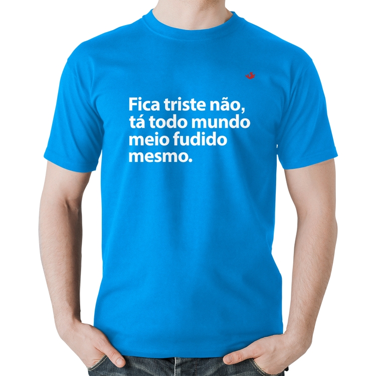 Camiseta Algodão Tá todo mundo meio fudido mesmo - Azul