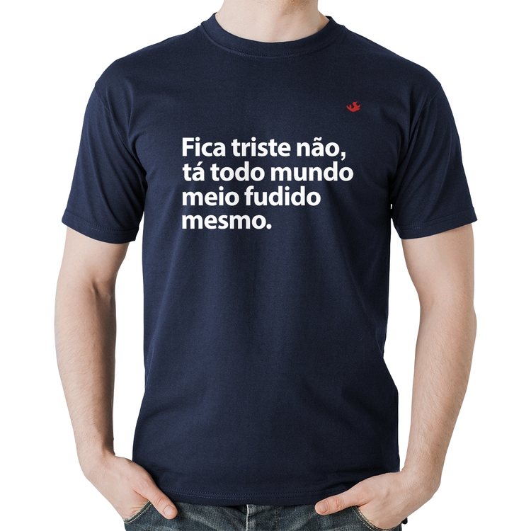 Camiseta Algodão Tá todo mundo meio fudido mesmo - Marinho