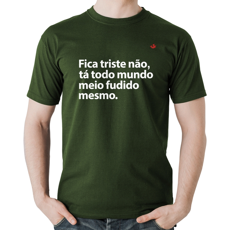 Camiseta Algodão Tá todo mundo meio fudido mesmo - Musgo