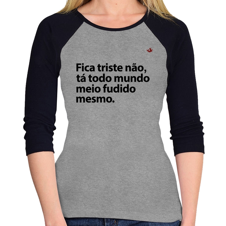 Baby Look Raglan Tá todo mundo meio fudido mesmo Manga 3/4 - Cinza/Preto