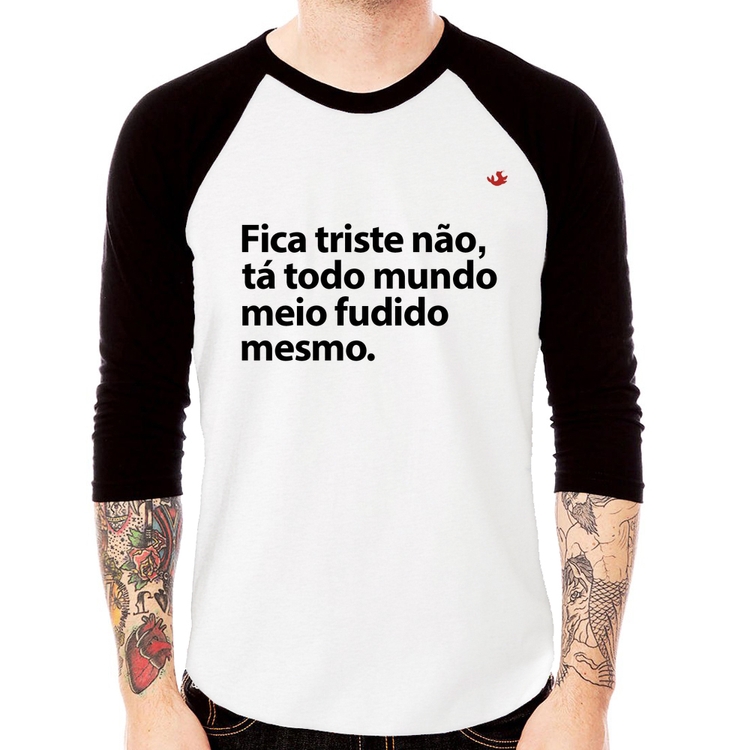 Camiseta Raglan Tá todo mundo meio fudido mesmo Manga 3/4