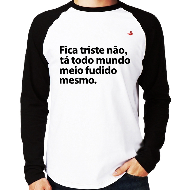 Camiseta Raglan Tá todo mundo meio fudido mesmo Manga Longa