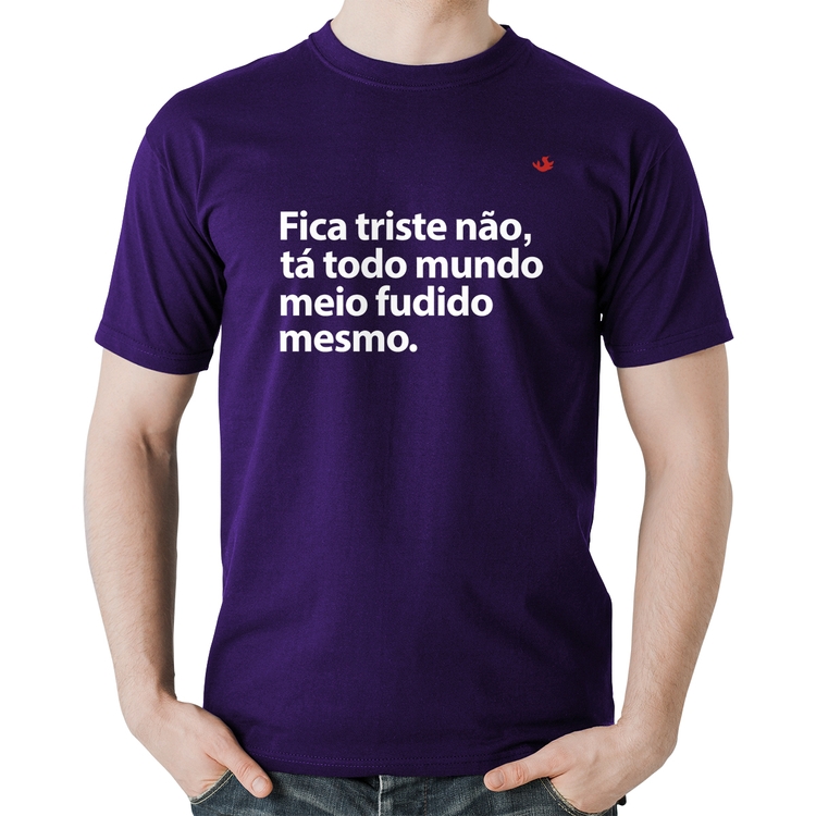Camiseta Algodão Tá todo mundo meio fudido mesmo - Roxa