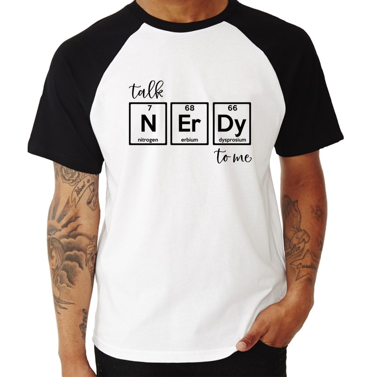 Camiseta Raglan Talk Nerdy To Me