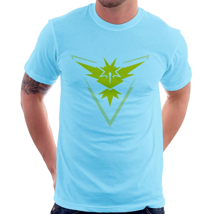 Camiseta Team Instinct - Azul Bebê