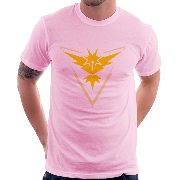 Camiseta Team Instinct - Rosa Bebê