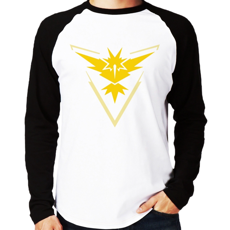 Camiseta Raglan Team Instinct Manga Longa