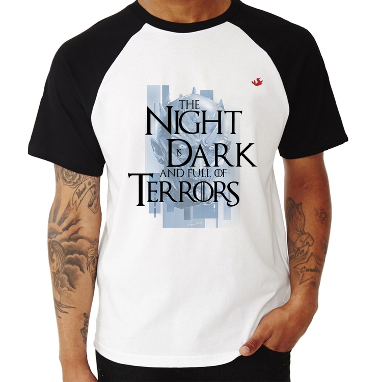 Camiseta Raglan The night is dark and full of terrors