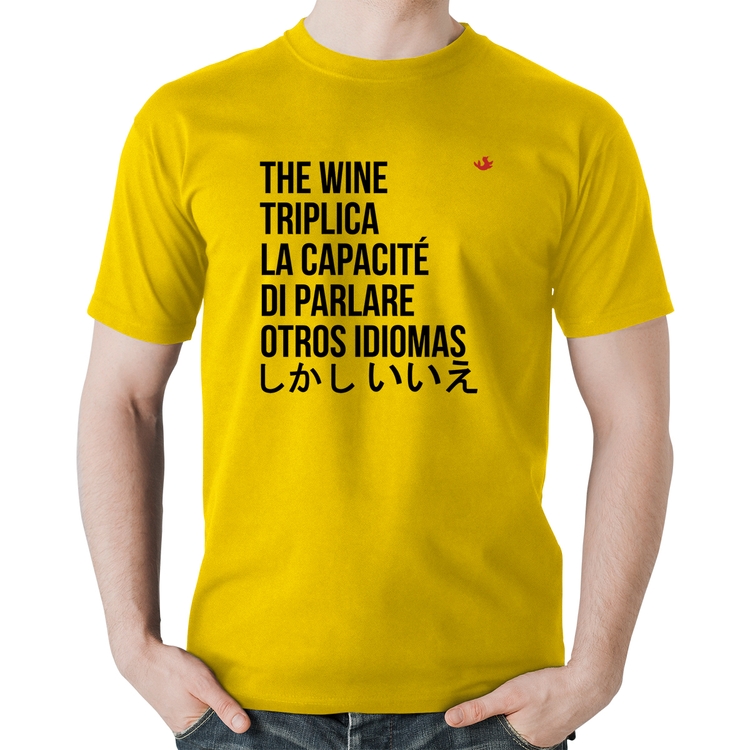 Camiseta Algodão The wine triplica la capacité di parlare otros idiomas - Amarela