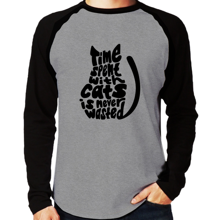 Camiseta Raglan Time spend with cats is never wasted Manga Longa - Cinza/Preto