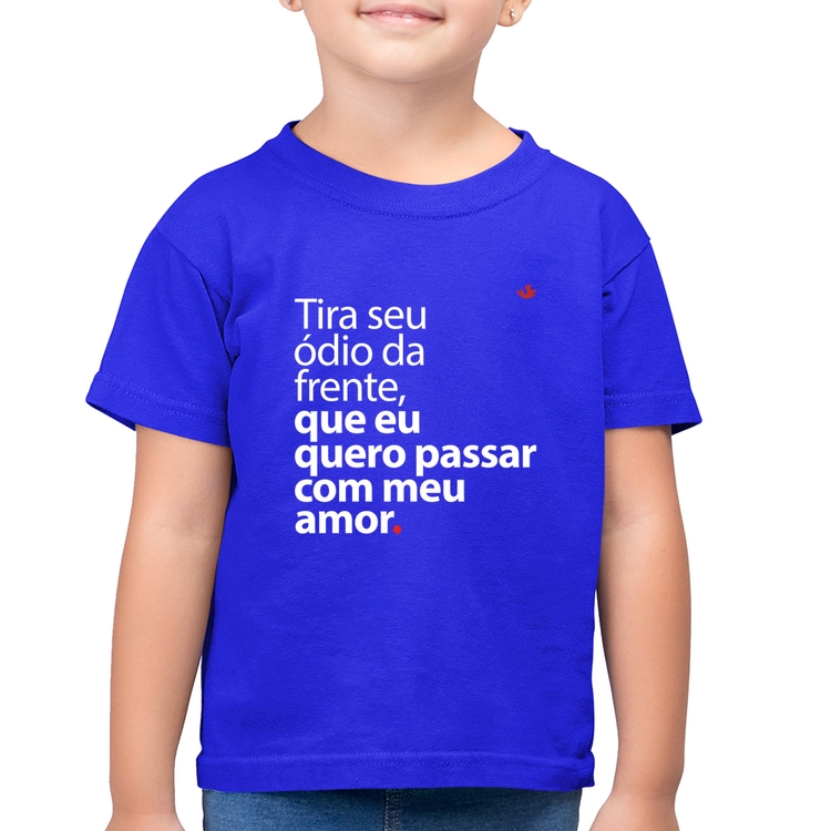 Camiseta Algodão Infantil Tira seu ódio da frente que eu quero passar com meu amor - Azul Royal