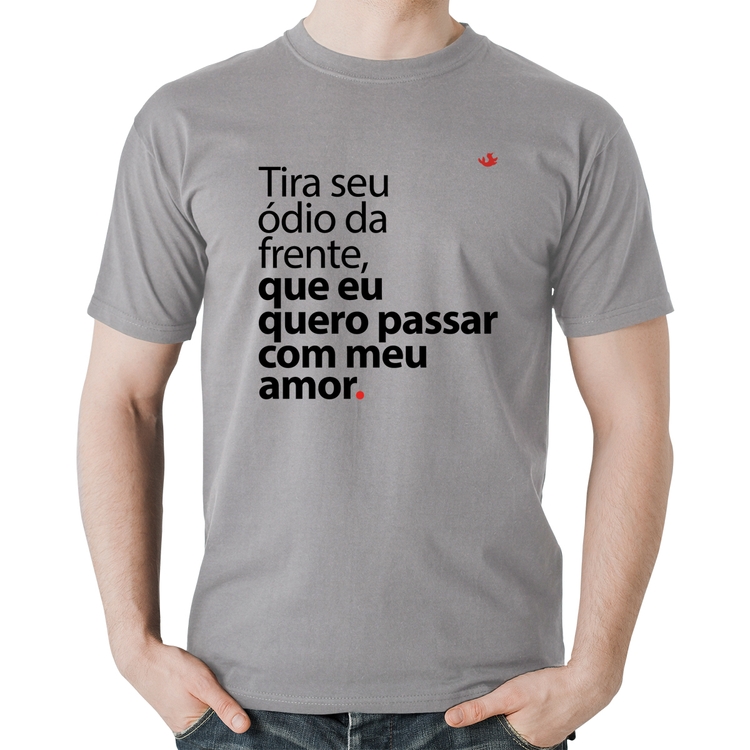 Camiseta Algodão Tira seu ódio da frente que eu quero passar com meu amor - Cinza